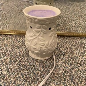 White wax melting pot